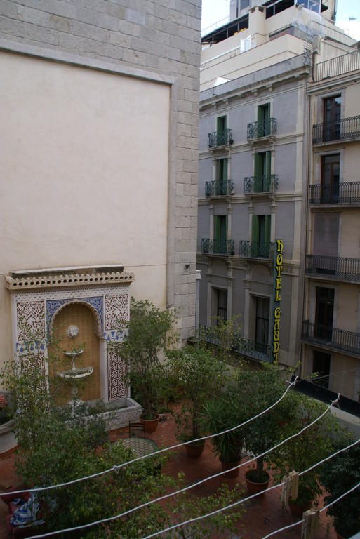 Hostal Mimi Las Ramblas Barcelona Luaran gambar