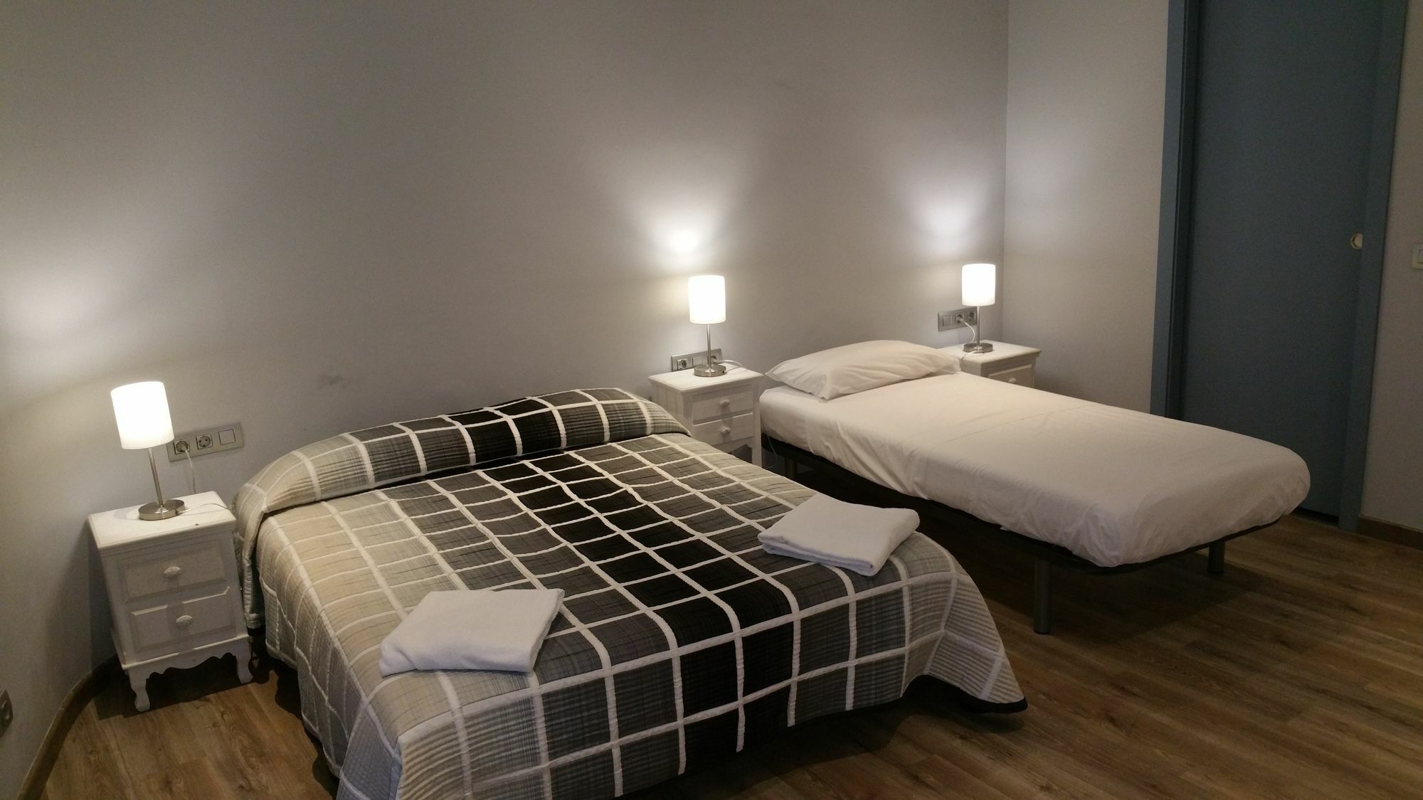 Hostal Mimi Las Ramblas Barcelona Luaran gambar