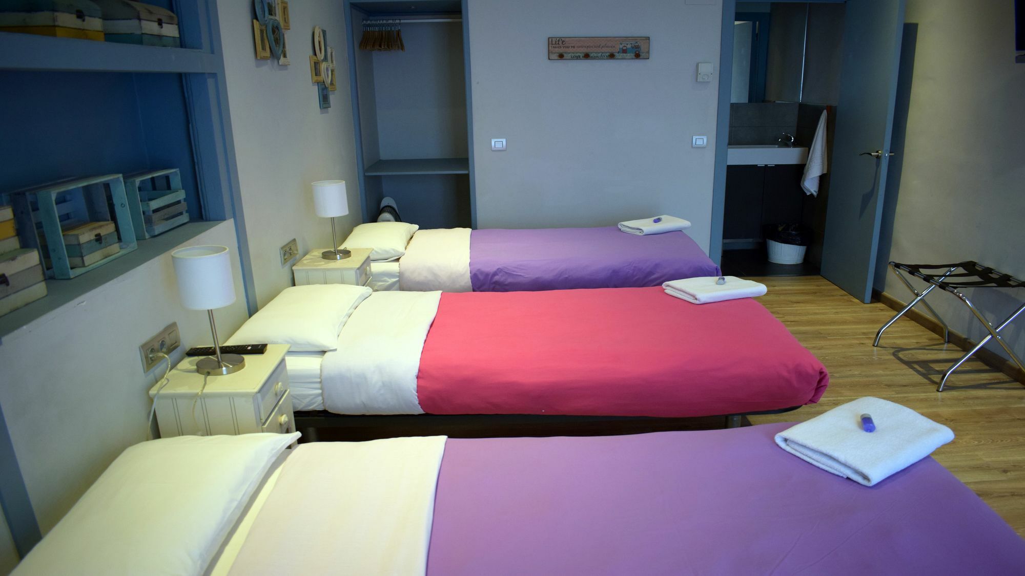 Hostal Mimi Las Ramblas Barcelona Luaran gambar