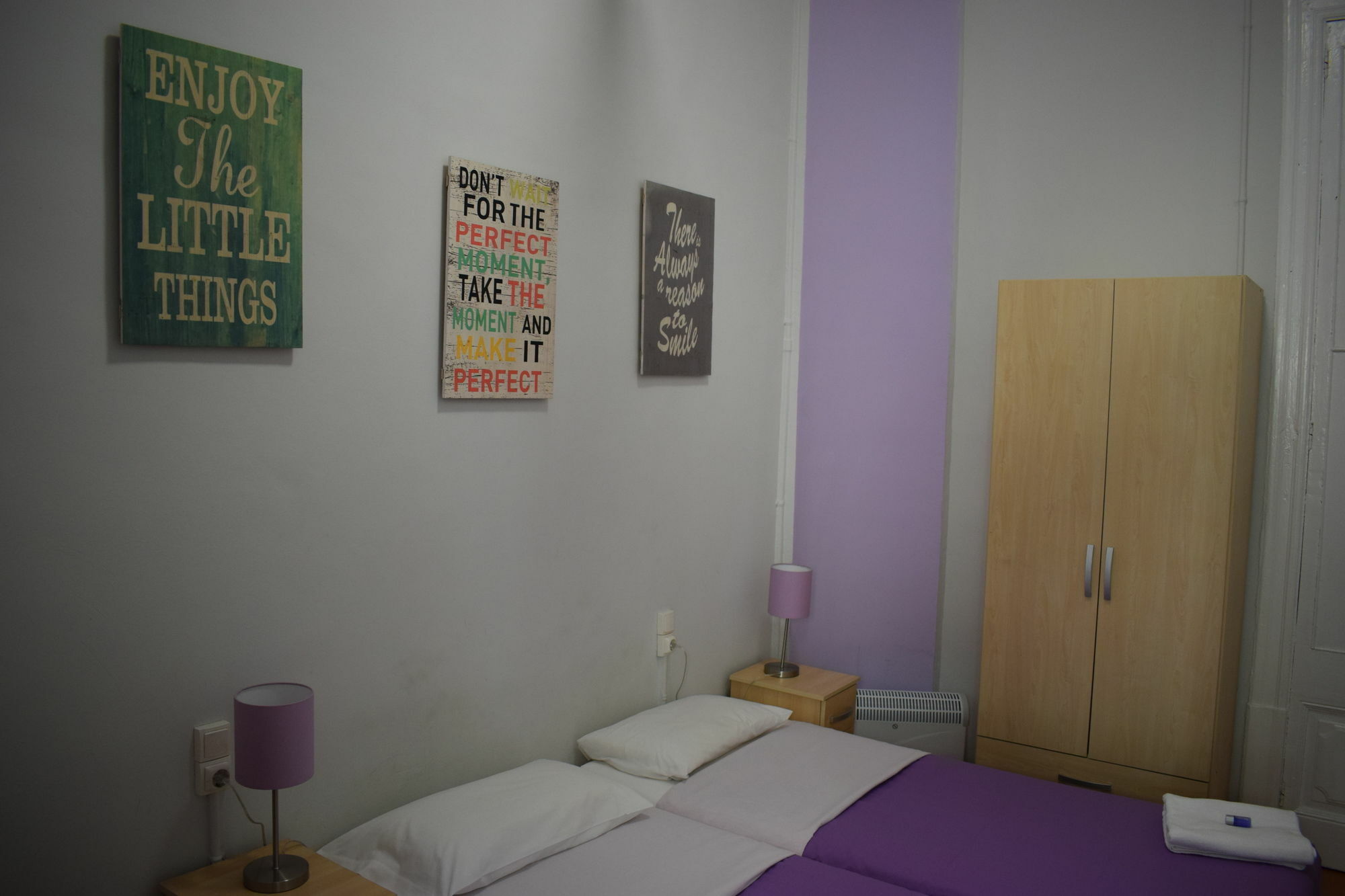 Hostal Mimi Las Ramblas Barcelona Luaran gambar