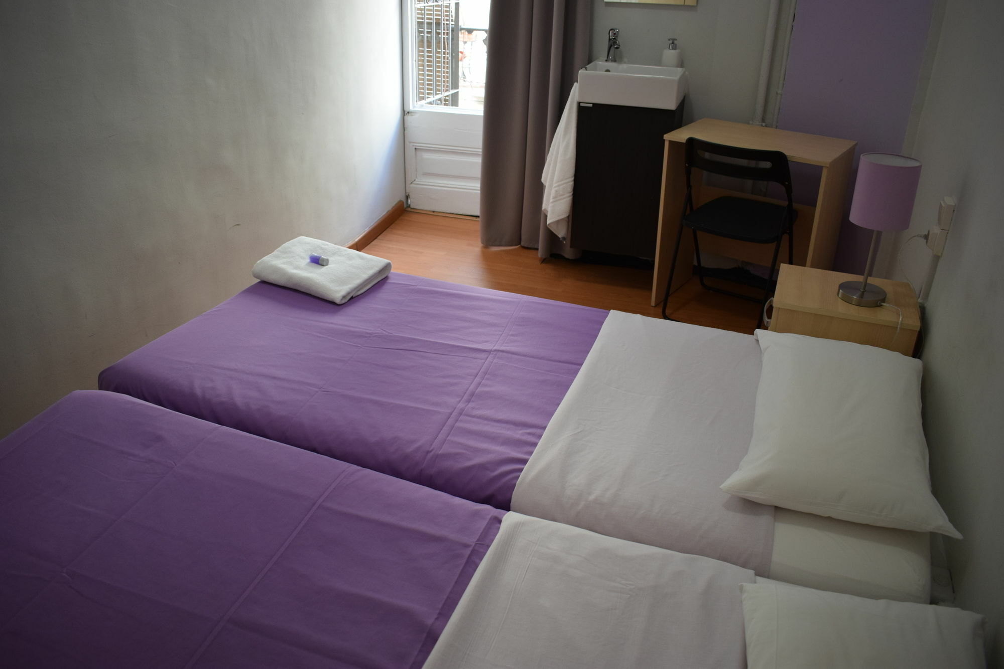 Hostal Mimi Las Ramblas Barcelona Luaran gambar